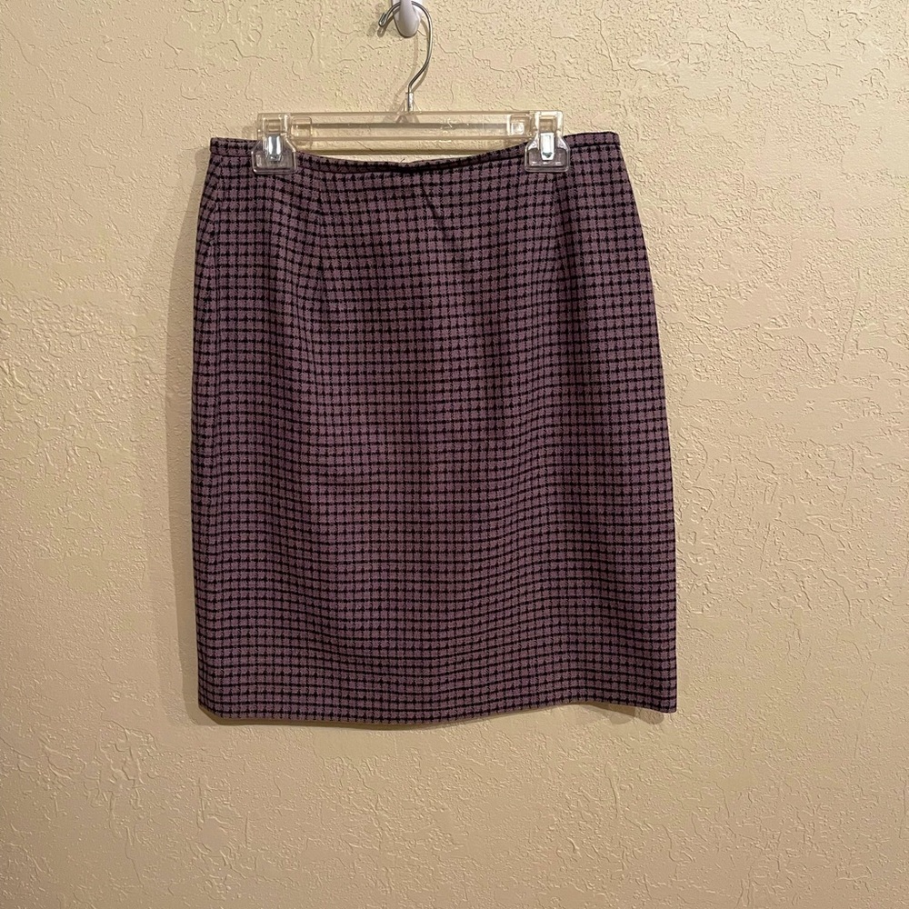 Strait skirt plaid, navy and light purple.